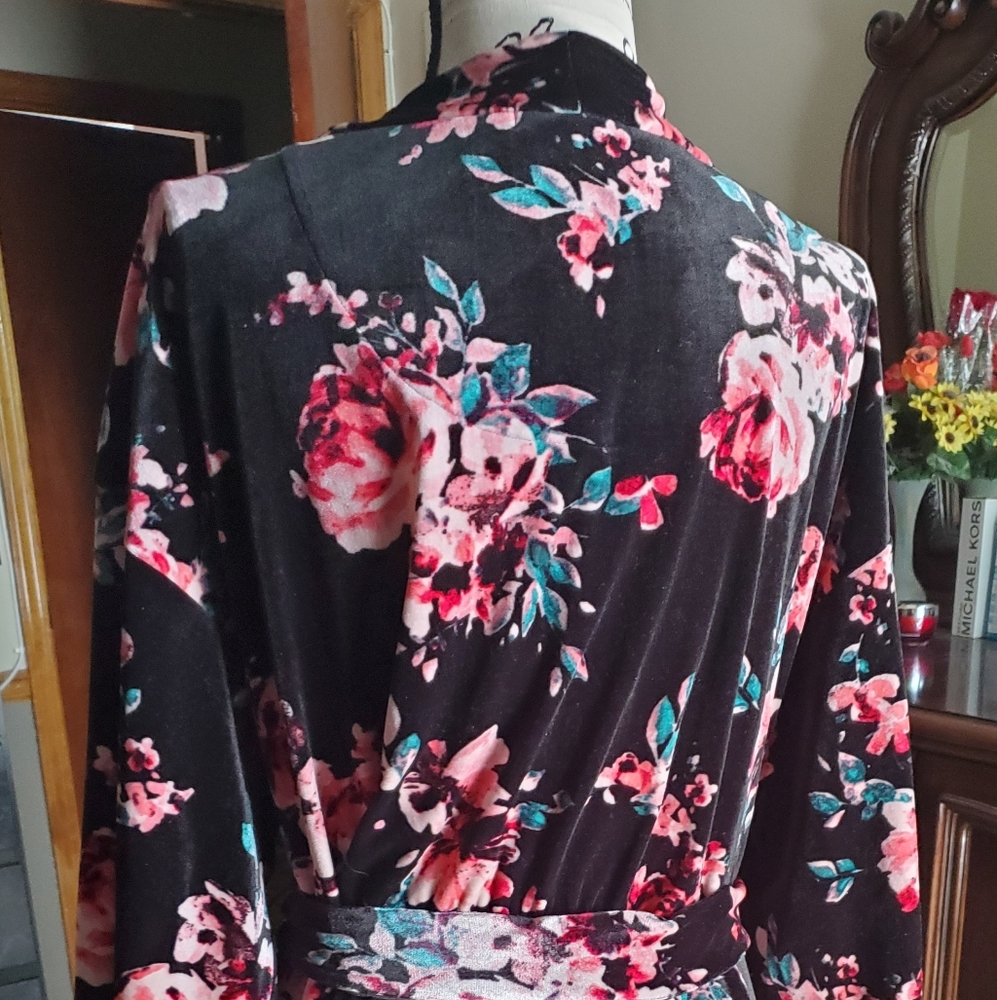 I.N.C Women's Robe - Picture 2 of 5